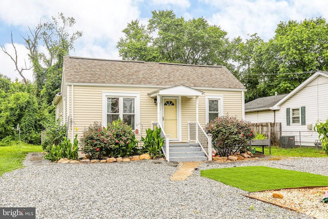 407 Pratt St, Fredericksburg, VA 22405 - bungalow featuring roof with shingles