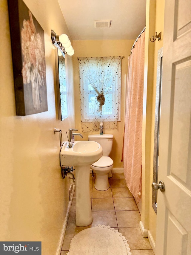 407 Pratt St, Fredericksburg, VA 22405 - full bath with tile patterned floors and curtained shower