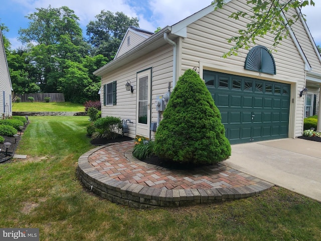 33 Sunset Ln, Columbus, NJ 08022 - view of side of property featuring driveway and a garage