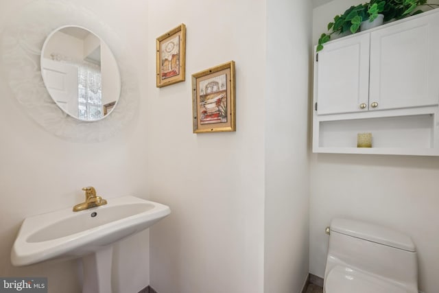81 Argyle Ave, Blackwood, NJ 08012 - half bath with toilet and a sink