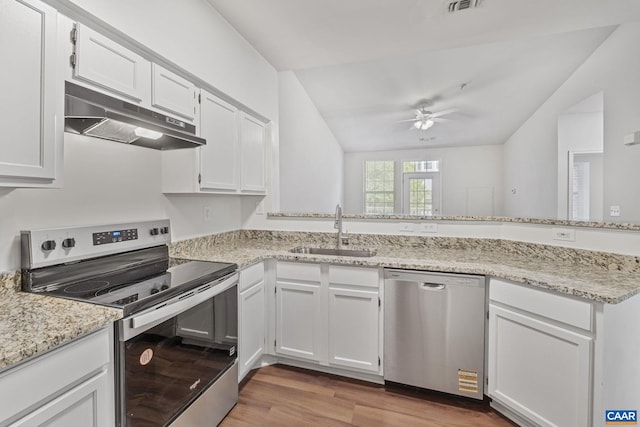 945 Dorchester Pl Unit 306, Charlottesville, VA 22911 - kitchen featuring stainless steel appliances, under cabinet range hood, vaulted ceiling, white cabinetry, and light wood-style flooring