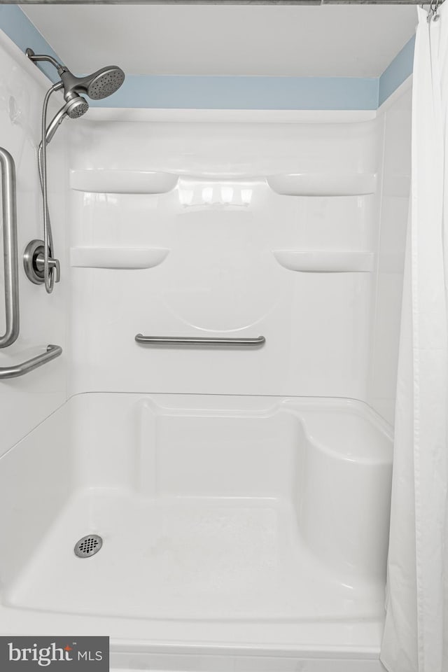 19 Juliet Ln Unit 103, Baltimore, MD 21236 - bathroom with curtained shower