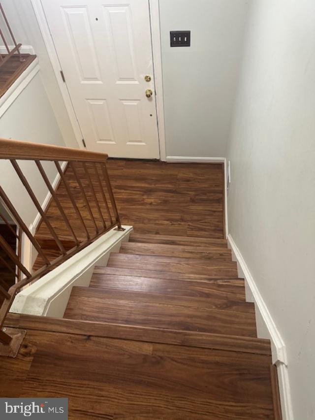 11876 Catoctin Dr, Woodbridge, VA 22192 - stairway featuring wood finished floors and baseboards