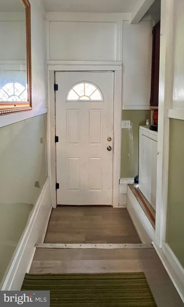 6535 Gravel Branch Rd, Hurlock, MD 21643 - foyer entrance featuring wood finished floors
