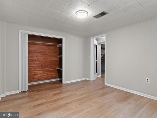 5415 Juliet St, Springfield, VA 22151 - unfurnished bedroom with light wood finished floors and a closet