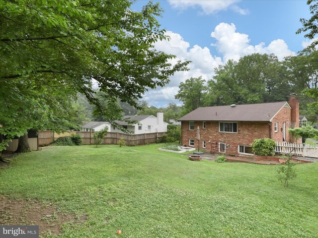 5415 Juliet St, Springfield, VA 22151 - fenced backyard with a patio