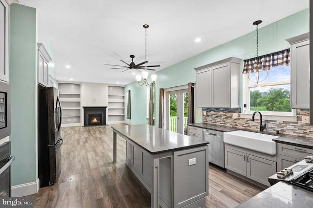7 Compton Way, Barto, PA 19504 - kitchen featuring appliances with stainless steel finishes, gray cabinetry, open floor plan, ceiling fan, and dark countertops