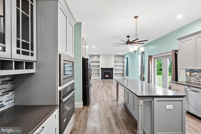 7 Compton Way, Barto, PA 19504 - kitchen with stainless steel appliances, dark countertops, ceiling fan, open floor plan, and backsplash