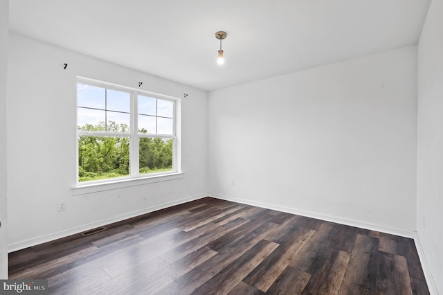 7 Compton Way, Barto, PA 19504 - unfurnished room with dark wood-style floors and baseboards