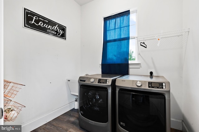 7 Compton Way, Barto, PA 19504 - laundry room featuring independent washer and dryer and dark wood-type flooring