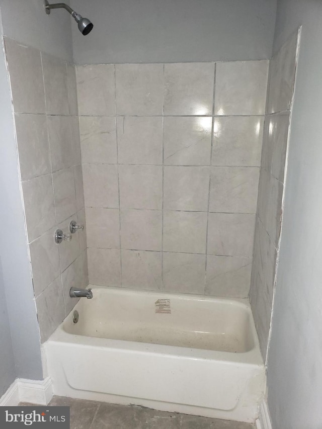 1742 W Erie Ave, Philadelphia, PA 19140 - full bath featuring washtub / shower combination and tile patterned flooring