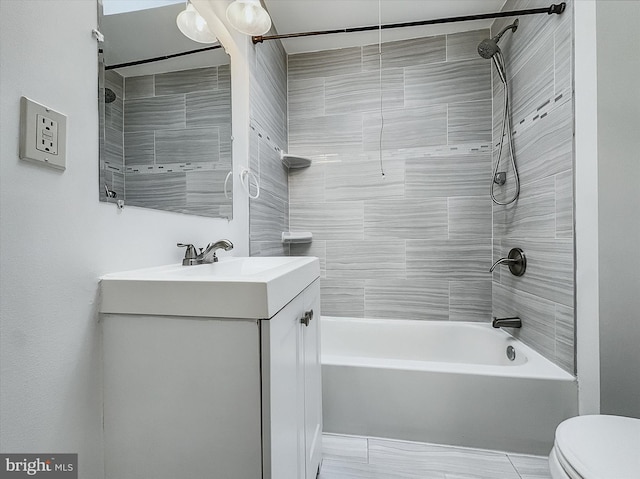 3922 Woodridge Rd, Baltimore, MD 21229 - full bathroom featuring washtub / shower combination and vanity