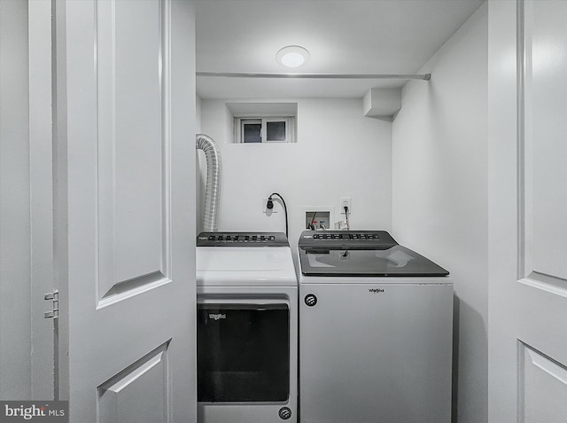 3922 Woodridge Rd, Baltimore, MD 21229 - laundry area with independent washer and dryer