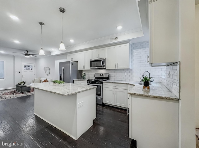 3922 Woodridge Rd, Baltimore, MD 21229 - kitchen featuring appliances with stainless steel finishes, dark wood-style floors, a ceiling fan, decorative backsplash, and recessed lighting