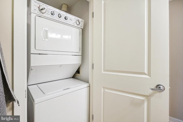 475 K St NW Unit 522, Washington, DC 20001 - laundry room with stacked washer and clothes dryer