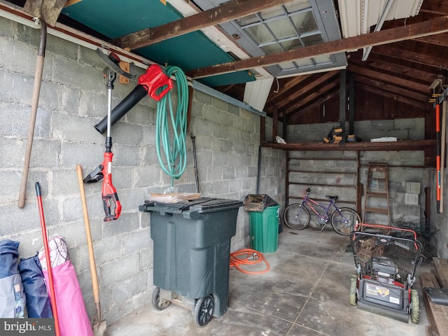 1065 Broadway Blvd, Reading, PA 19607 - storage with a garage