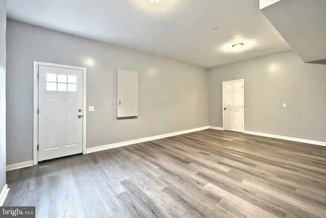 5 Stahle Ln, Dover, PA 17315 - foyer featuring wood finished floors and baseboards