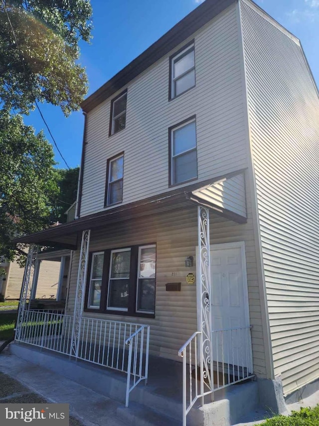 211 Broad St, Beverly, NJ 08010 - townhome / multi-family property featuring a porch