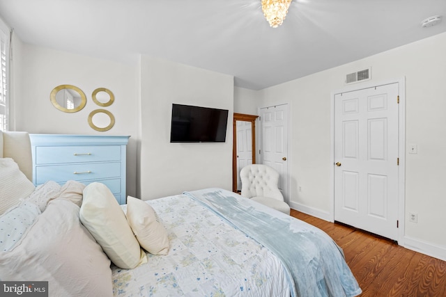 307 S Exeter St, Baltimore, MD 21202 - bedroom with wood finished floors and baseboards