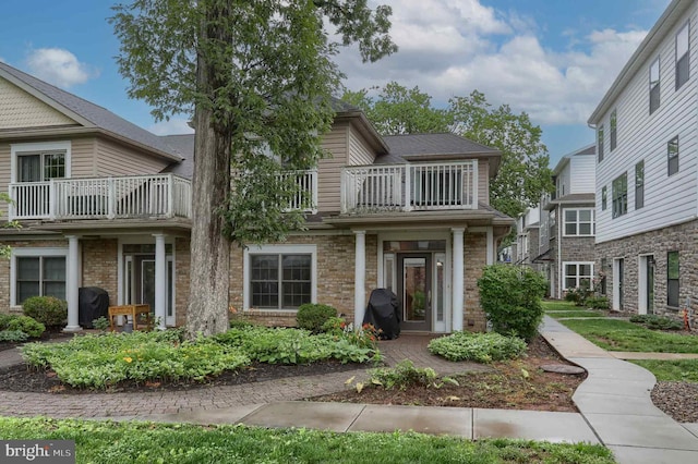 162 High Pointe Dr, Hummelstown, PA 17036 - view of front facade with a balcony and brick siding