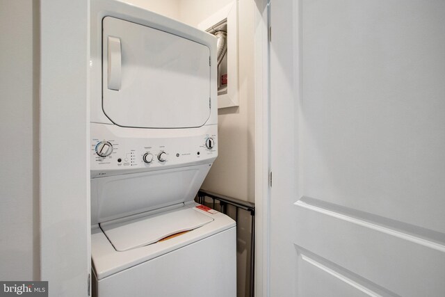 18351 Moss Garden Rd, Dumfries, VA 22026 - washroom with stacked washer / drying machine
