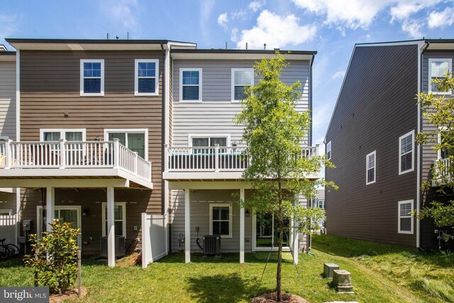 18351 Moss Garden Rd, Dumfries, VA 22026 - rear view of house with a lawn