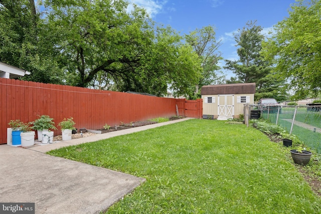 909 Walnut St, Lansdale, PA 19446 - fenced backyard with a storage unit