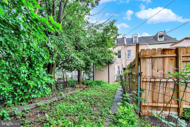 749 Church St, Reading, PA 19601 - view of yard