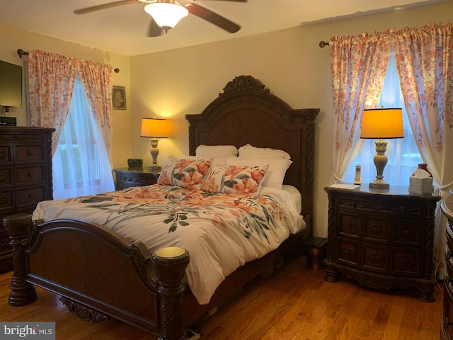 554 Locust St, Bristol, PA 19007 - bedroom with wood finished floors and ceiling fan