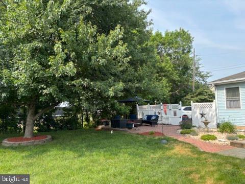 554 Locust St, Bristol, PA 19007 - view of yard