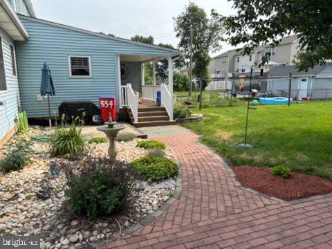 554 Locust St, Bristol, PA 19007 - view of yard