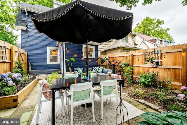 15 Willowbrook Ave, Lansdowne, PA 19050 - fenced backyard with a patio area and outdoor dining area