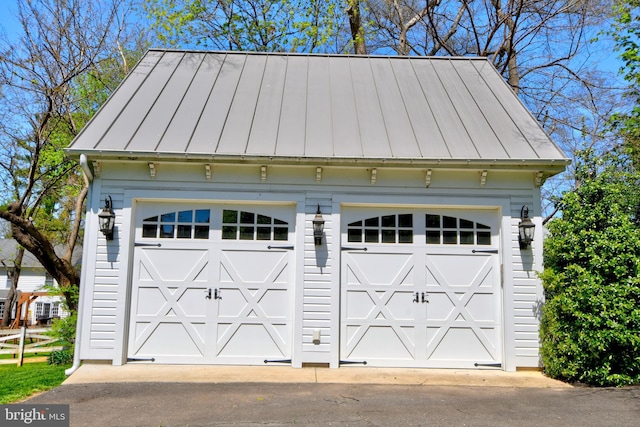 3634 Chain Bridge Rd, Fairfax, VA 22030 - view of detached garage
