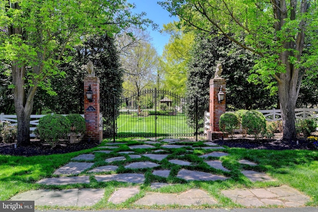 3634 Chain Bridge Rd, Fairfax, VA 22030 - view of gate