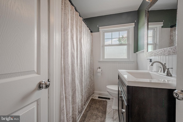 2811 Green St, Claymont, DE 19703 - full bath with vanity and wainscoting