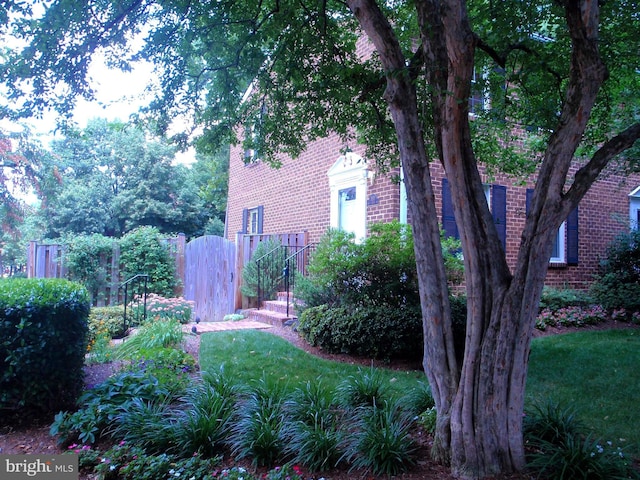 500 S Henry St S, Alexandria, VA 22314 - view of yard