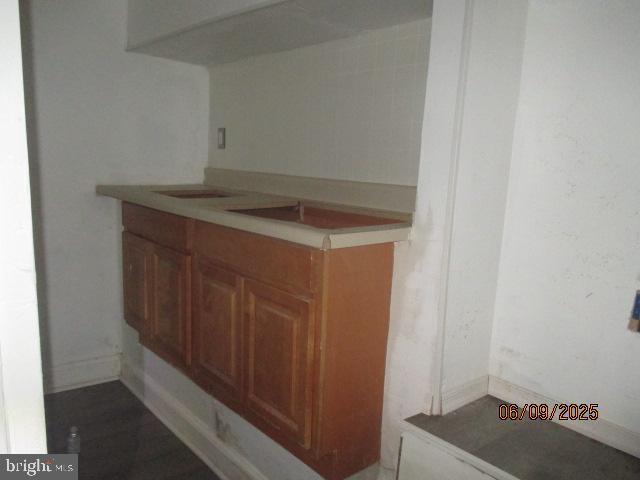 1142 W Nevada St, Philadelphia, PA 19133 - view of bar