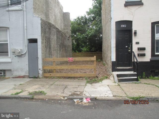 1142 W Nevada St, Philadelphia, PA 19133 - view of exterior entry