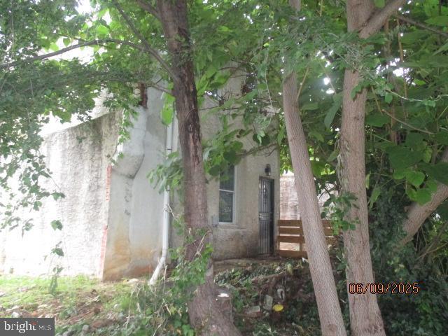 1142 W Nevada St, Philadelphia, PA 19133 - view of home's exterior with stucco siding