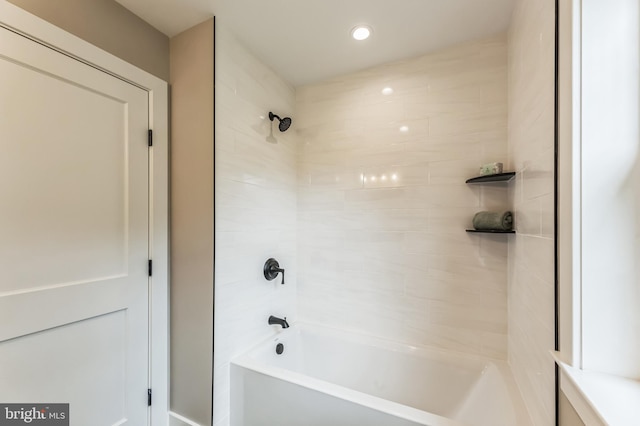 45 Orchard Ln, Berwyn, PA 19312 - full bath featuring bathtub / shower combination