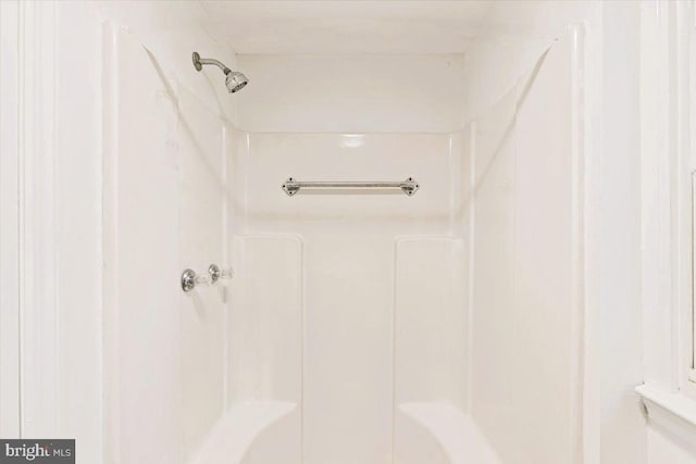 5901 Euclid, Cheverly, MD 20785 - bathroom with a shower