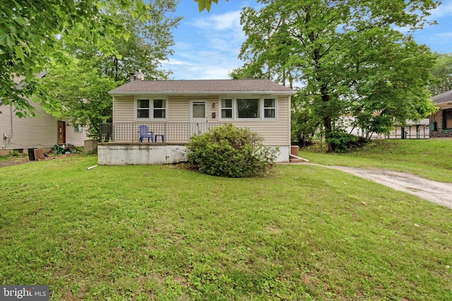 905 Pershing Rd, Penllyn, PA 19422 - view of front of home featuring a front yard and a chimney