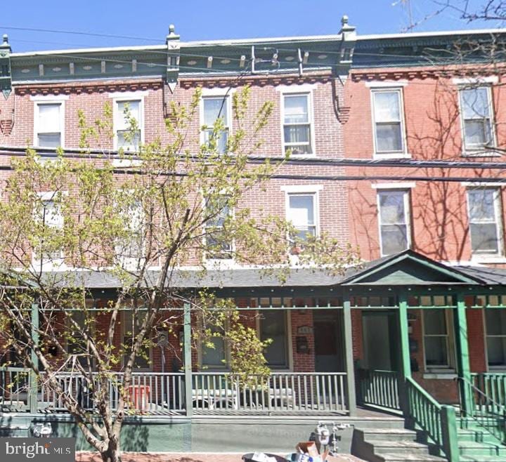 607 Berkley St, Camden, NJ 08103 - view of front facade featuring brick siding and covered porch