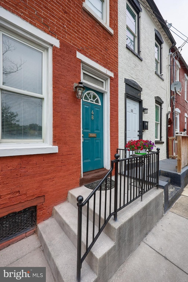 68 Locust St, Lancaster, PA 17602 - property entrance