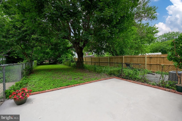 68 Locust St, Lancaster, PA 17602 - fenced backyard with a patio area