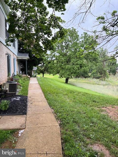 213 Hammershire Rd Unit D, Reisterstown, MD 21136 - view of yard