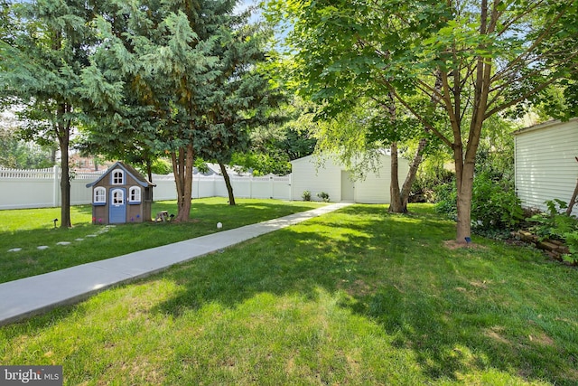 30 Race Ave, Lancaster, PA 17603 - view of yard with an outdoor structure