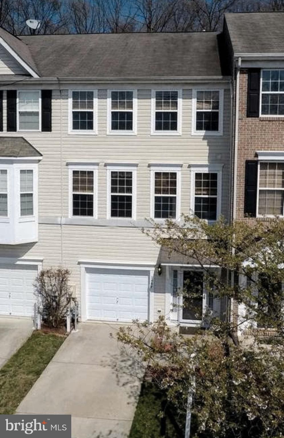 2567 Vireo Ct, Odenton, MD 21113 - townhome / multi-family property featuring driveway and an attached garage