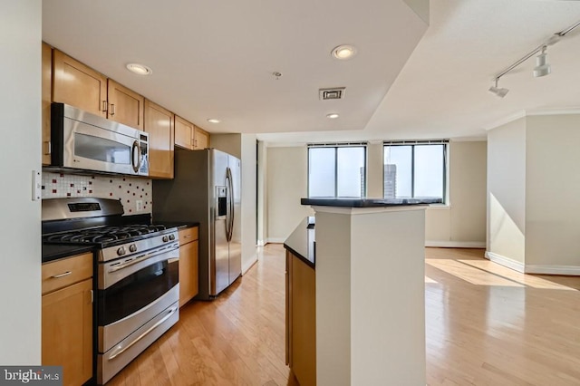 414 Water St Unit 2814, Baltimore, MD 21202 - kitchen with appliances with stainless steel finishes, dark countertops, light wood finished floors, decorative backsplash, and recessed lighting