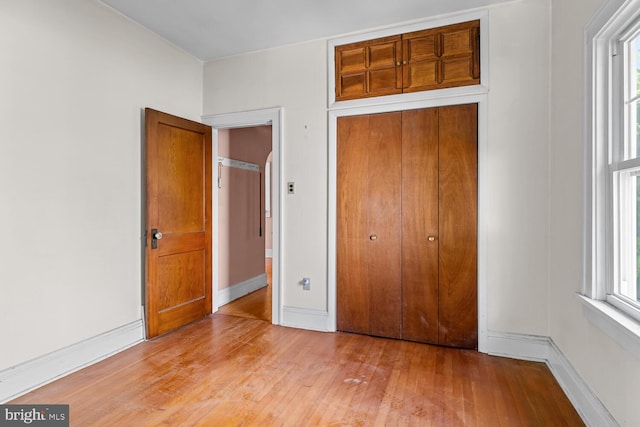 671 Edge Hill Rd, Glenside, PA 19038 - unfurnished bedroom featuring light wood-style flooring, multiple windows, and a closet